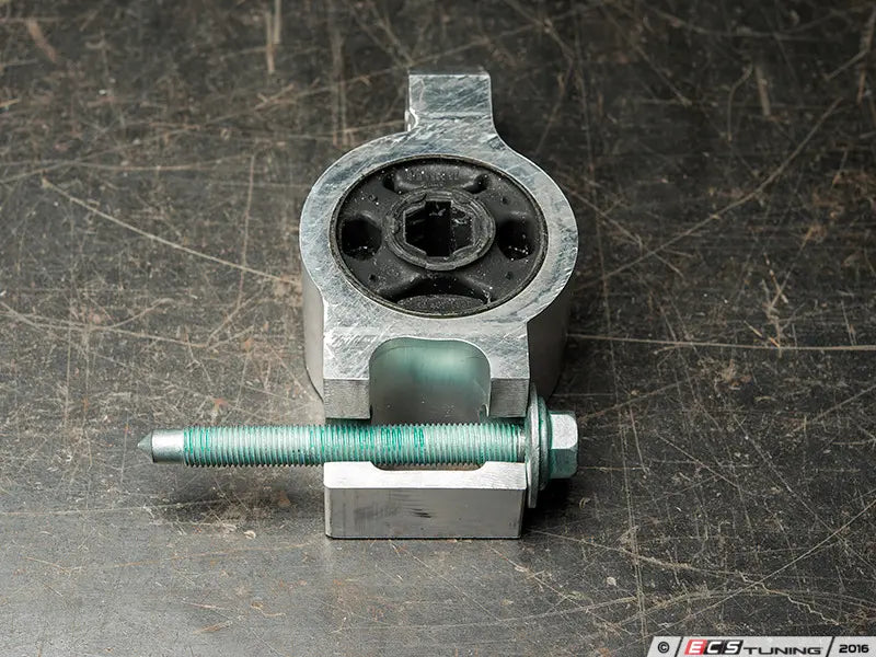 ECS Tuning -  Front Subframe Locking Collar Kit VW MK5/MK6