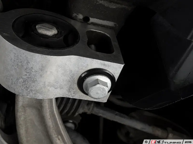 ECS Tuning -  Front Subframe Locking Collar Kit VW MK5/MK6